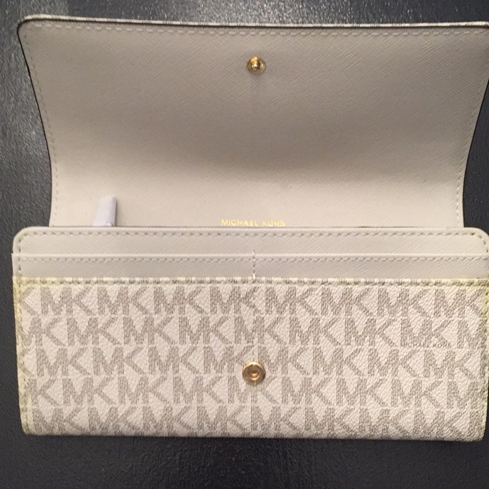 New Michael Kors wallet - Picture 5 of 7
